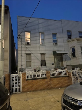 5117 34th St, Long Island City, NY 11101