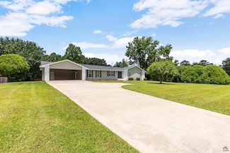 103 Chris Dr, Hawkinsville, GA 31036
