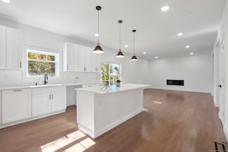 19 A Apache Dr, Brookfield, CT 06804