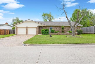 6604 Cherokee Dr, Warr Acres, OK 73132