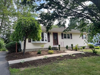 23 Pennfield St, Springfield, MA 01129