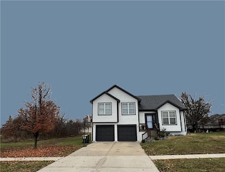 929 Sutherland Dr, Louisburg, KS 66053
