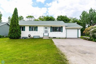417 3rd St E, Horace, ND 58047