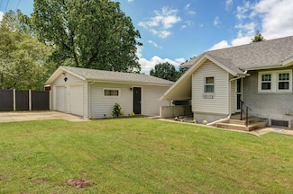 559 E Pleasant St, Mount Vernon, MO 65712
