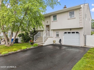 44 Pleasant Ave, Iselin, NJ 08830