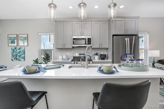 33080 Townhill Rd Unit 10, Farmington, MI 48336