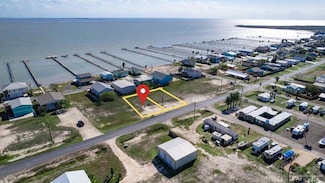 512 Bayshore Dr, Port Mansfield, TX 78598