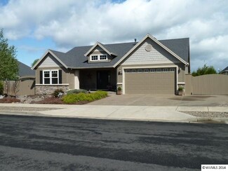 935 Hayes St, Mount Angel, OR 97362