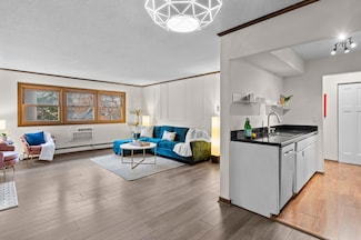 456 Summit Ave Unit 201, Saint Paul, MN 55102