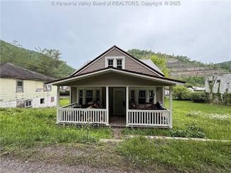 1552 Hanging Rock Hwy, McConnell, WV 25646