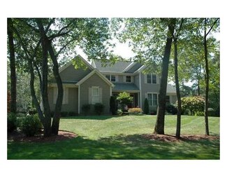 11 Delta Dr, Saunderstown, RI 02874