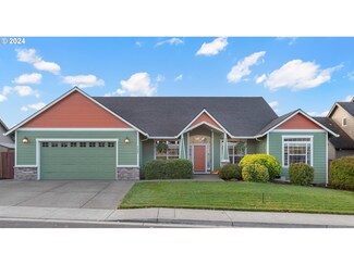 722 E Garfield St, Carlton, OR 97111
