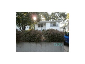 1309 S Cedar Ave, Independence, MO 64052
