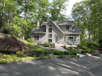 48 Hemlock Ave, Newton, NJ 07860