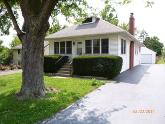 4104 Liberty Blvd, Westmont, IL 60559