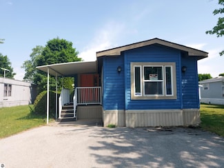 2779 Frank St, Traverse City, MI 49686