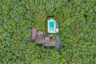 11 Path End Ct, Water Mill, NY 11976