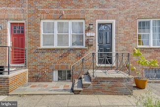 727 Tasker St, Philadelphia, PA 19148