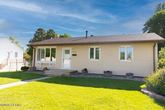 621 5th Ave SE, East Grand Forks, MN 56721