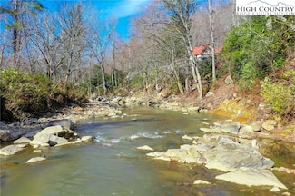 6 River Haven Dr, Banner Elk, NC 28604