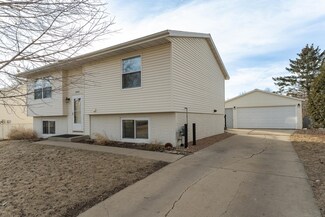 2020 48th St NW, Rochester, MN 55901