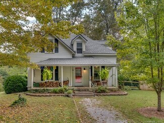 635 Louisiana Ave, Saluda, NC 28773