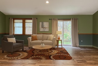 92 Camden Rd, Hope, ME 04847