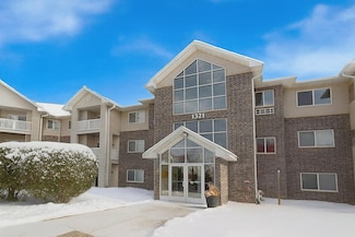 1321 Lake Dr W Unit 218, Chanhassen, MN 55317