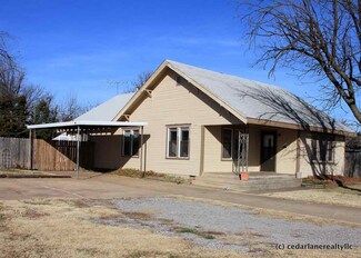 111 S 17th St, Frederick, OK 73542