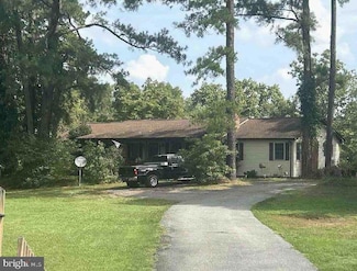 5915 Canterbury Rd, Walkerton, VA 23177