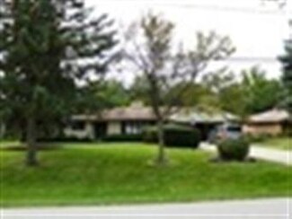 1870 Kingsway Dr S, Aurora, IL 60506