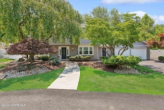 36 Livingston Ln, Manalapan, NJ 07726