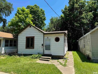 2306 NE Perry Ave, Peoria, IL 61603