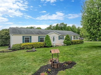 114 Hookstown Grade Rd, Clinton, PA 15026
