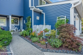 7 Spring Ct, Tinton Falls, NJ 07724