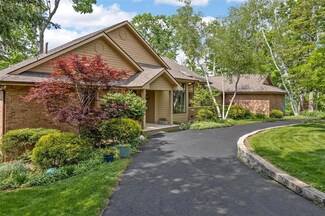 3570 Grant Wood Forest Ln SE, Cedar Rapids, IA 52403