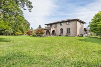 4981 Winding Ln, Clarence, NY 14031