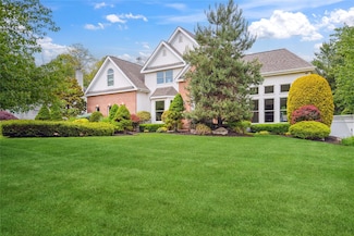3 Sugar Maple Ct, Dix Hills, NY 11746