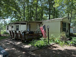 3320 S Circle Dr NE, Kalkaska, MI 49646