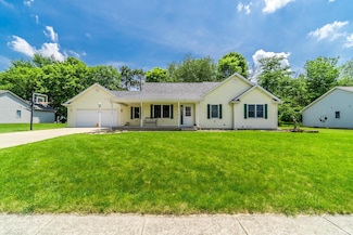 114 Whispering Ln, South Whitley, IN 46787
