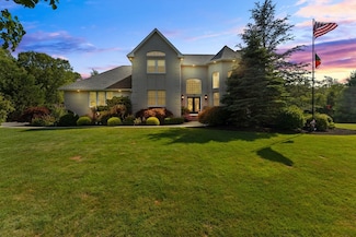 1276 Old Fall River Rd, North Dartmouth, MA 02747