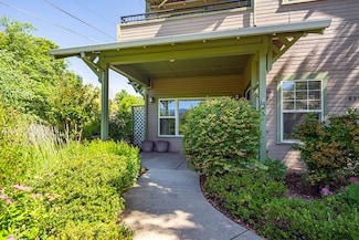 833 Cobblestone Ct, Ashland, OR 97520