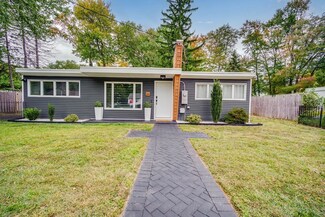 26 Groton St, Springfield, MA 01129