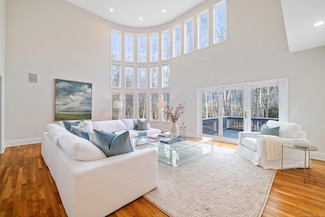 215 Paddock Hill Ln, Fairfield, CT 06824