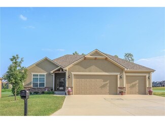 4305 S Stone Canyon Dr, Blue Springs, MO 64015