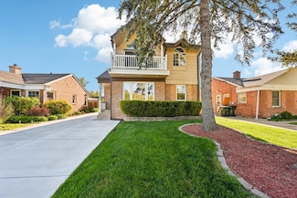 8252 N Caldwell Ave, Niles, IL 60714