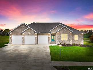 1609 Grandlake Ct, Pekin, IL 61554