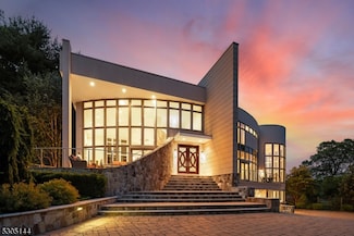 797 W Shore Dr, Kinnelon, NJ 07405