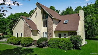 113 Meadow Spring Ln, East Amherst, NY 14051
