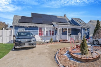 456 N Ontario Ave, Lindenhurst, NY 11757